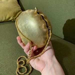 Vintage gold Walborg seashell mini bag purse